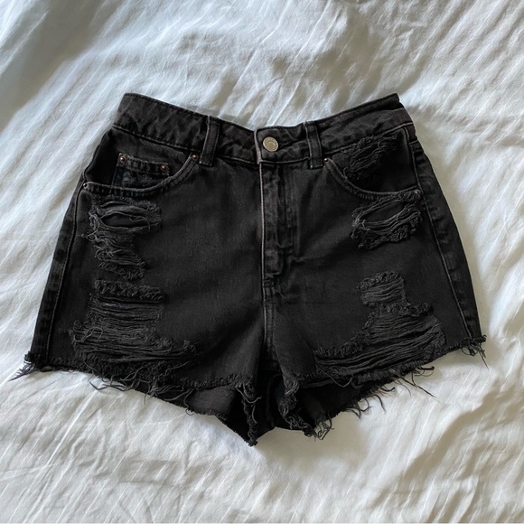 TOPSHOP Washed Black Distressed High Rise Denim Shorts - Picture 3 of 9